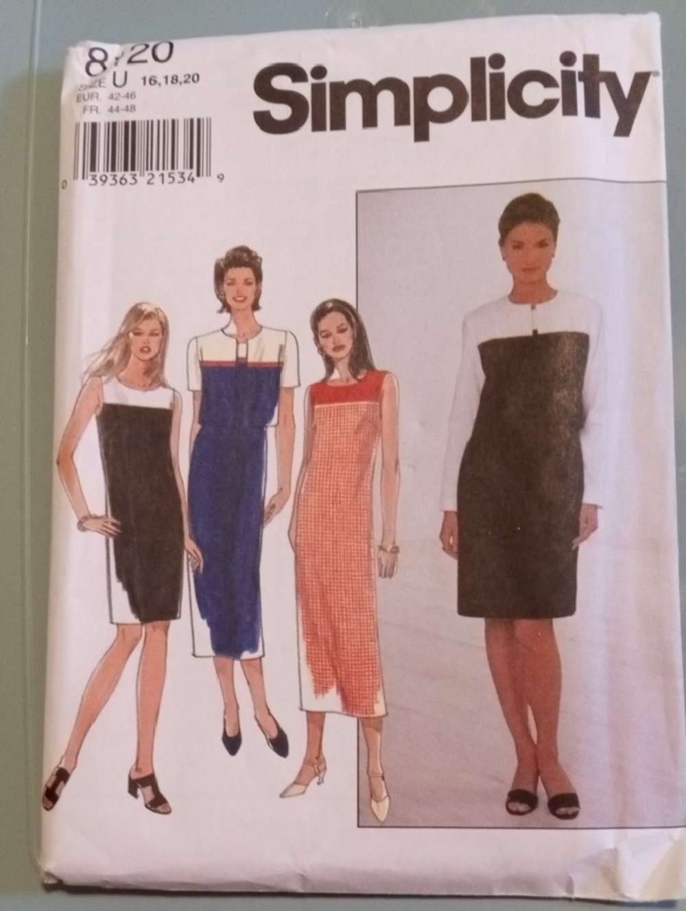 Simplicity Pattern For Black and White Colorblock Midi Shift Dress